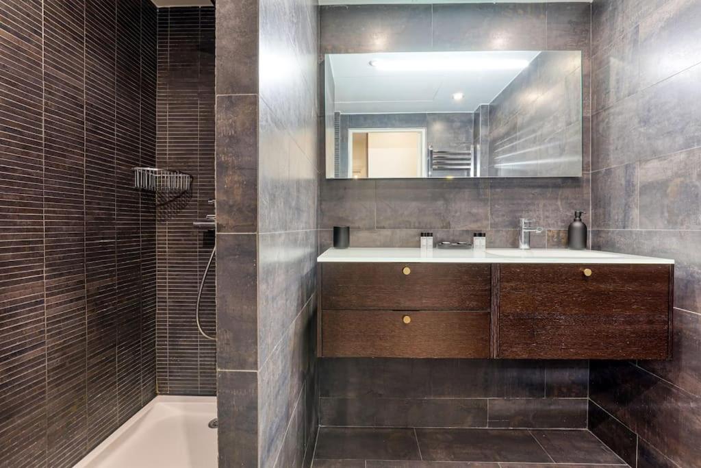 Montaigne Executive Suite Paris Exterior photo
